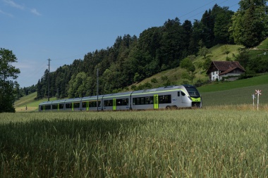 BLS RABe 528 101 MIKA auf der Emmentalbahn zwischen Dürrenroth und Huttwil anlässlich Testfahrten. Foto: Julian Brückel