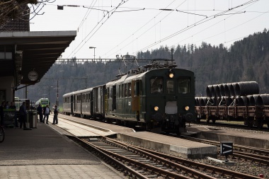 BDe 2/4 des VHE in Sumiswald-Grünen abfahrbereit mit seinem Regionalzug nach Huttwil. Foto: Julian Brückel