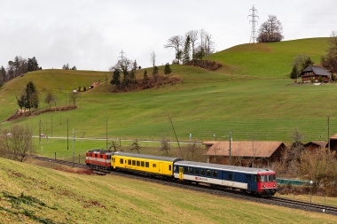 Der Funkmesszug mit Steuerwagen BDt, Messwagen MEWA12 und Re 420 109 am 7.3.19 kurz vor Dürrenroth. Foto: Julian Brückel
