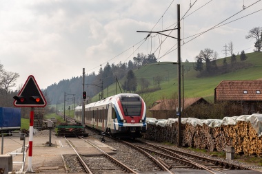 Ankunft des FLIRT LEx RABe 522 229 der SBB im Bahnhof Dürrenroth am 12.04.19. Foto : Julian Brückel