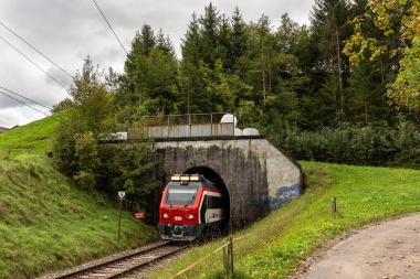 SBB Diagnosefahrzeug bei der Ausfahrt aus dem Sumiswalder Tunnel in Richtung Huttwil. Foto: Julian Brückel / 25.09.19